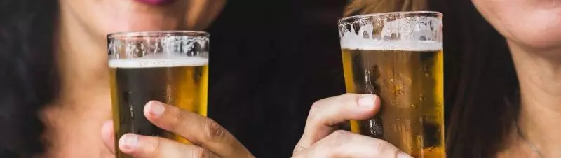 women drinking beer main-post-image