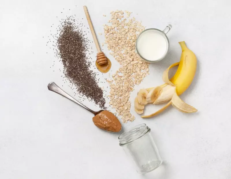 oatmeal with nut butter and banana