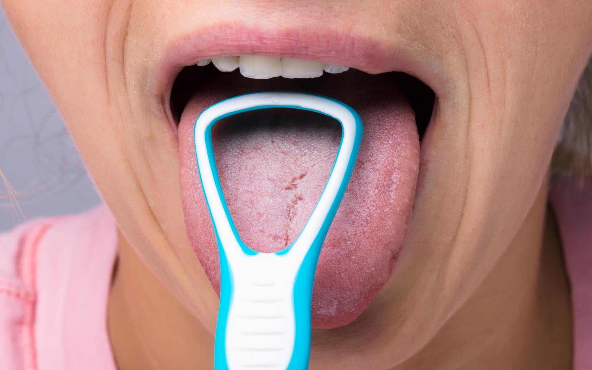 Tongue Scraping 7 Benefits And How To Do It Right Rawbeautysource 